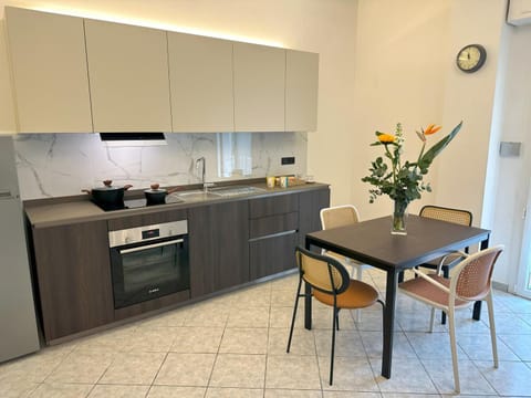 Kitchen or kitchenette, Living room, Seating area, Dining area, pet friendly