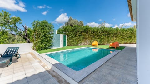 Garden view, Pool view, Swimming pool, sunbed