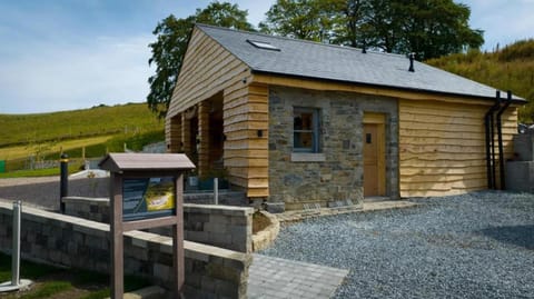 Property building, Day, Natural landscape, Garden, Landmark view