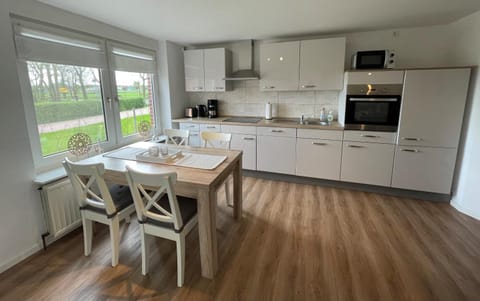 Coffee/tea facilities, Kitchen or kitchenette, Dining area, dishwasher, minibar, pet friendly, stove, toaster