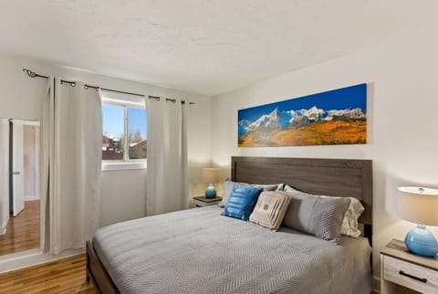 Bed, Photo of the whole room, Bedroom