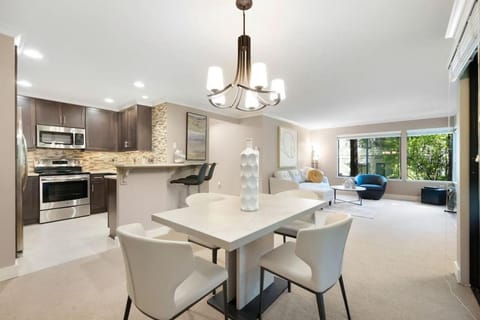 Kitchen or kitchenette, Living room, Dining area