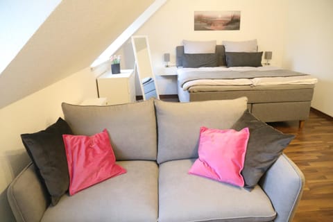 Bed, Photo of the whole room, Seating area