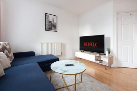 Communal lounge/ TV room, TV and multimedia, Living room