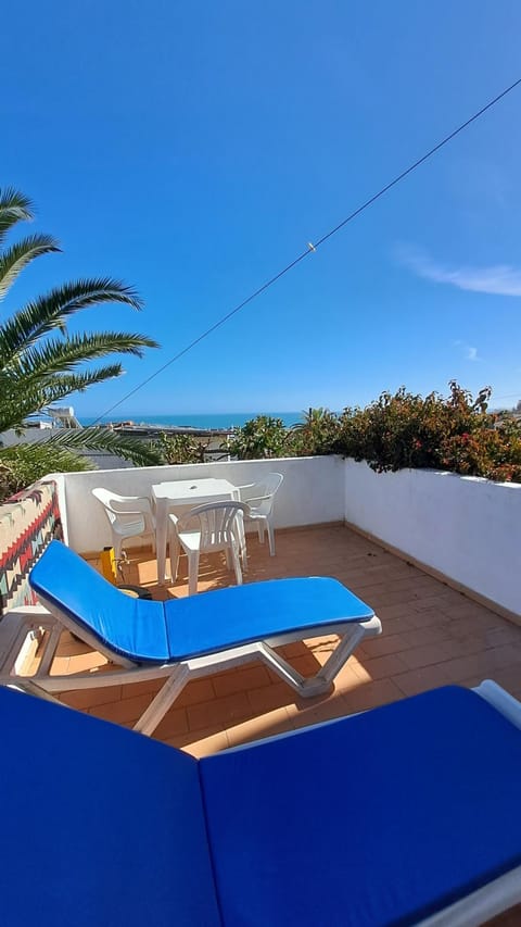 View (from property/room), Balcony/Terrace, sunbed