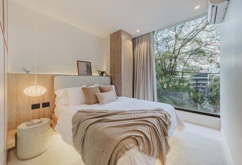Bed, TV and multimedia, Photo of the whole room, Bedroom, air conditioner
