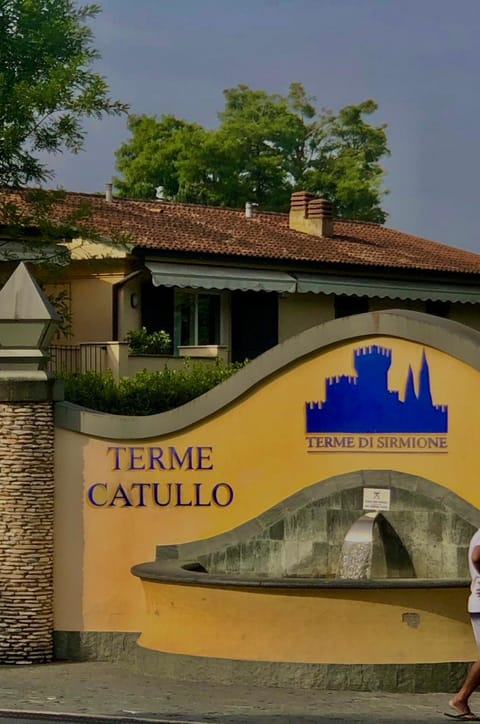 Property building, Logo/Certificate/Sign, Street view