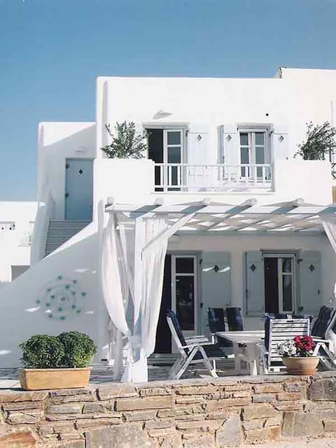 Property building, Patio, Balcony/Terrace, Balcony/Terrace