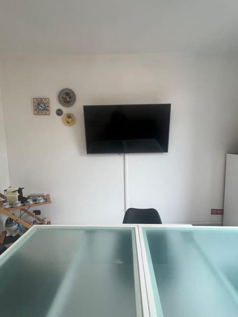 Communal lounge/ TV room, TV and multimedia