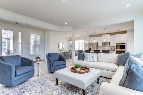 Modern and Spacious Home with Pool in Ocean View! House in Millville