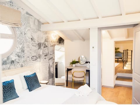 Bed, Photo of the whole room, Bedroom