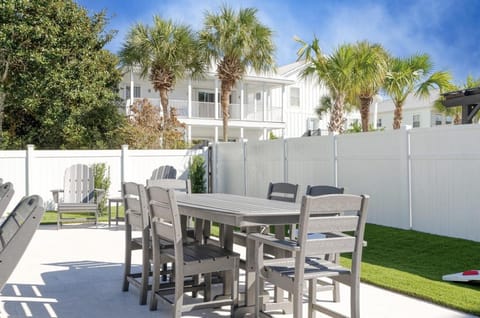 Crystal Blue~Sleeps 28~Heated Pool~Golf Cart House in Destin