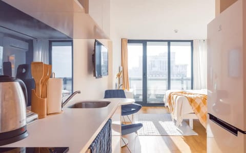 TV and multimedia, Living room, Photo of the whole room, Seating area, Dining area, Bedroom