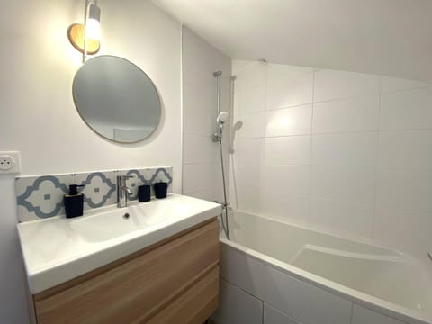 Appartement avec vue sur mer, proche plage, terrasse et parking à Perros-Guirec - FR-1-368-417 House in Perros-Guirec