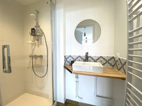 Appartement avec vue sur mer, proche plage, terrasse et parking à Perros-Guirec - FR-1-368-417 House in Perros-Guirec