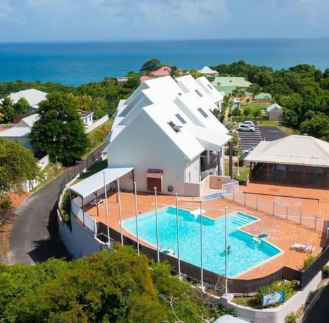 Property building, Natural landscape, Bird's eye view, Pool view, Sea view, Swimming pool