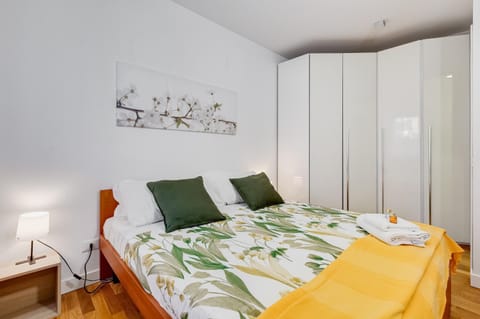 Bed, Photo of the whole room, Bedroom, towels, wardrobe