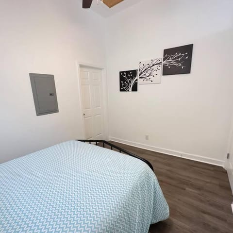 Charming 2BR! Close to FQ & Bourbon st. Apartment in Warehouse District