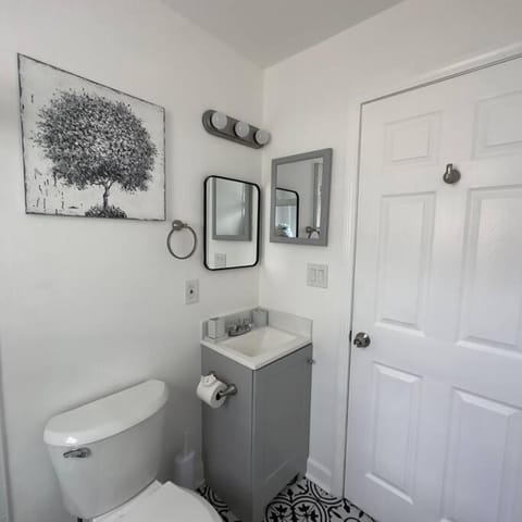 Charming 2BR! Close to FQ & Bourbon st. Apartment in Warehouse District