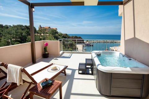 Hot Tub, Balcony/Terrace