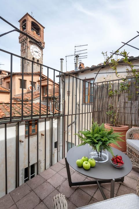 ClockTower Penthouse, 4th floor apartment with Terrace Lucca Apartment in Capannori