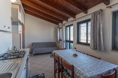 Living room, Dining area, stove