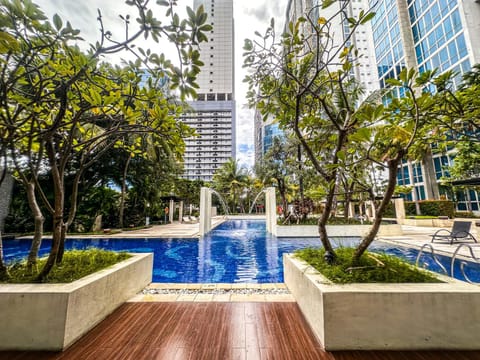 Property building, Day, Garden, Garden view, Pool view, Swimming pool