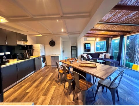 Dining area, kitchen