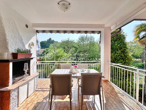 Patio, Day, Garden, View (from property/room), Balcony/Terrace, Dining area, Garden view