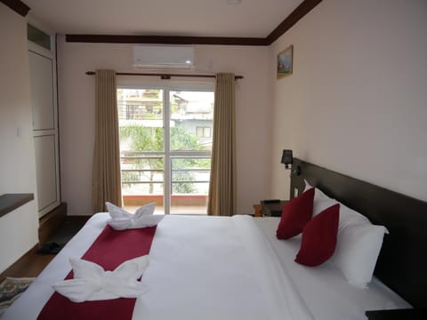 Balcony/Terrace, Bath, air conditioner