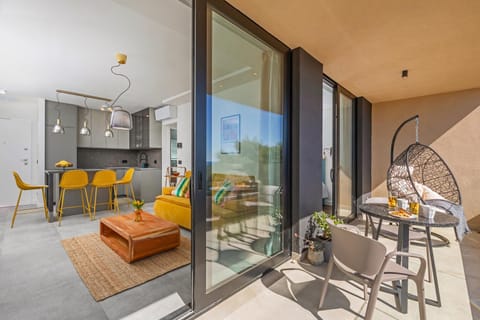 Balcony/Terrace, Living room, Seating area, Dining area, sunbed