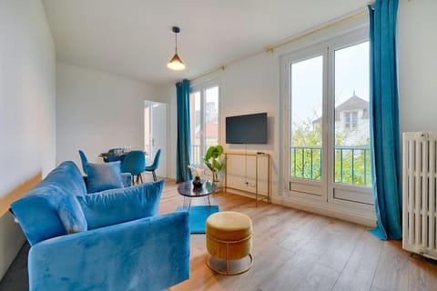 Welcome to Blue Dream House Apartment in Île-de-France