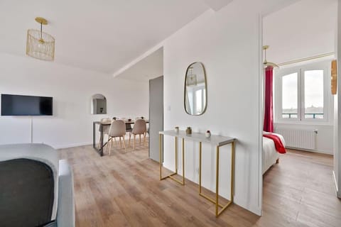 Welcome To The Lola House Apartment in Île-de-France