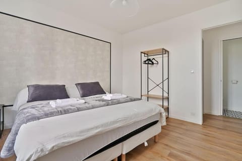 Welcome To The Lola House Apartment in Île-de-France