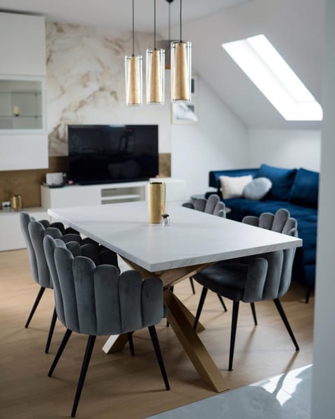 TV and multimedia, Living room, Seating area, Dining area