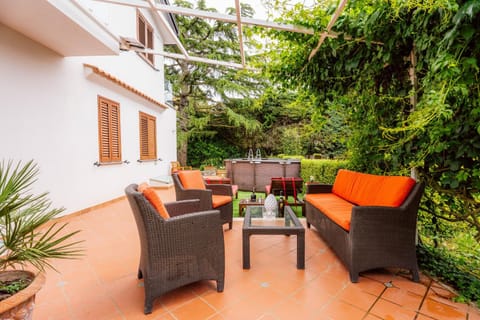 The House of Annie with magnificent garden Villa in Massa Lubrense