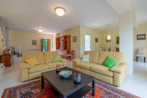 Communal lounge/ TV room, Living room