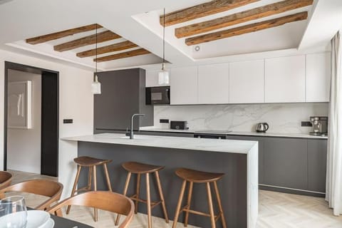 Coffee/tea facilities, minibar, pet friendly, stove