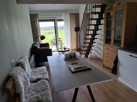 Seating area, kitchen