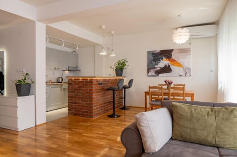 Kitchen or kitchenette, Living room, Seating area, Dining area