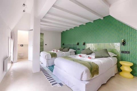 Les Halles - Luxurious & colorful 4BD for 16 guest Apartment in Paris