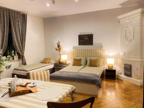 Bed, Photo of the whole room, Seating area, Bedroom