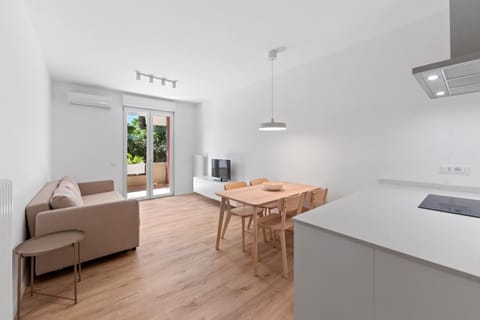 Kitchen or kitchenette, Living room, Seating area, Dining area