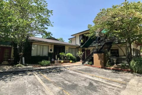 Deer Hollow Cottage at Tradewinds Apartment in Eureka Springs