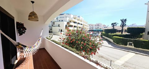 Balcony/Terrace, Street view