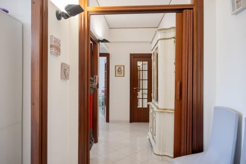 Facade/entrance, Kitchen or kitchenette, air conditioner