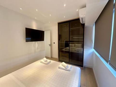 BlueMotion - PortHub Α1 Apartment in Pireas