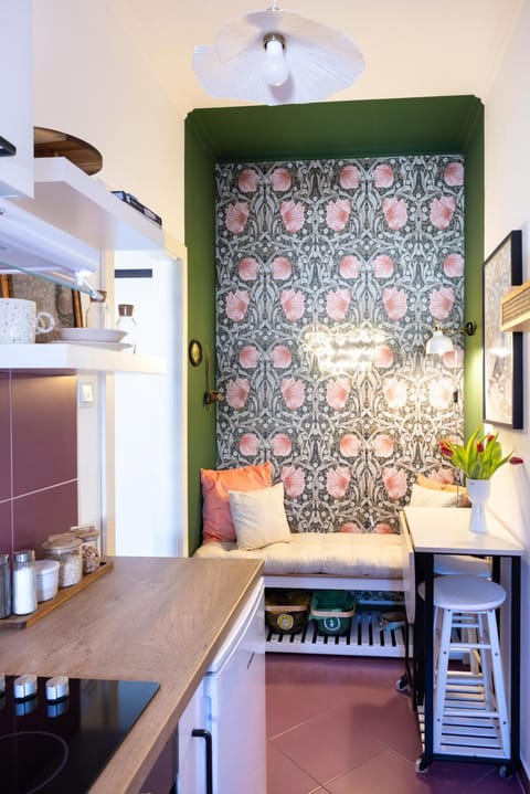 Seating area, kitchen