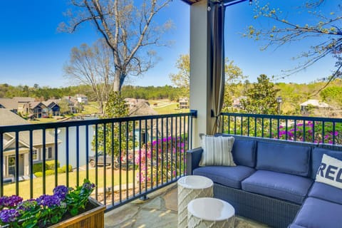 Balcony and Community Perks Lake Martin Condo! Apartment in Lake Martin