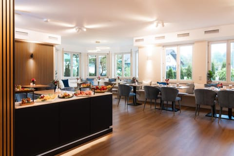 Restaurant/places to eat, Food, Breakfast, Buffet breakfast